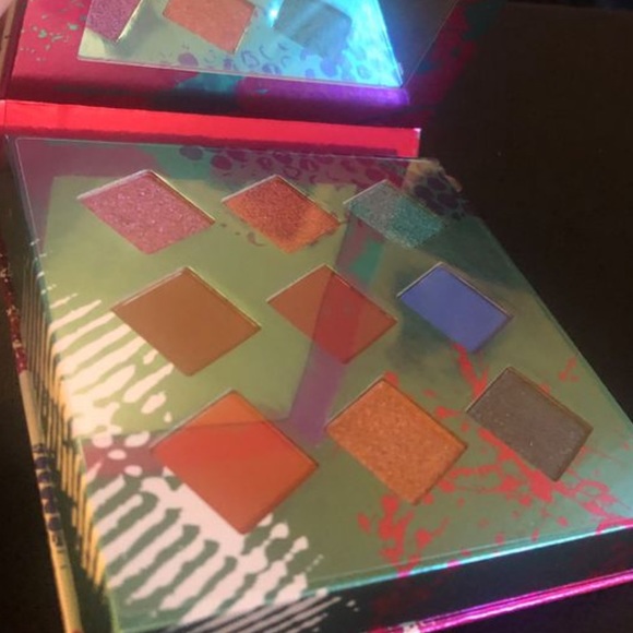 Living in Color Eye Shadow Palette - Picture 3 of 4